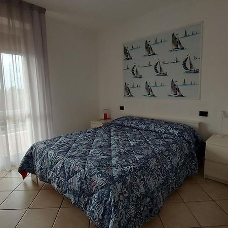 Appartamento Santa Costanza Con Piscina 산빈첸초 외부 사진