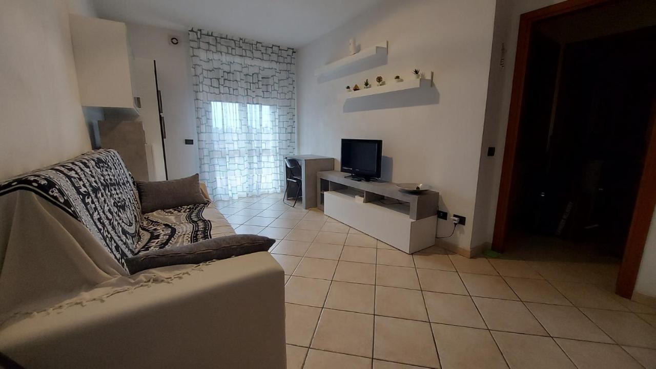 Appartamento Santa Costanza Con Piscina 산빈첸초 외부 사진