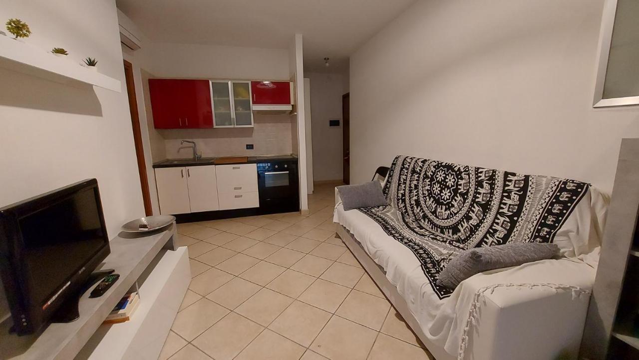 Appartamento Santa Costanza Con Piscina 산빈첸초 외부 사진