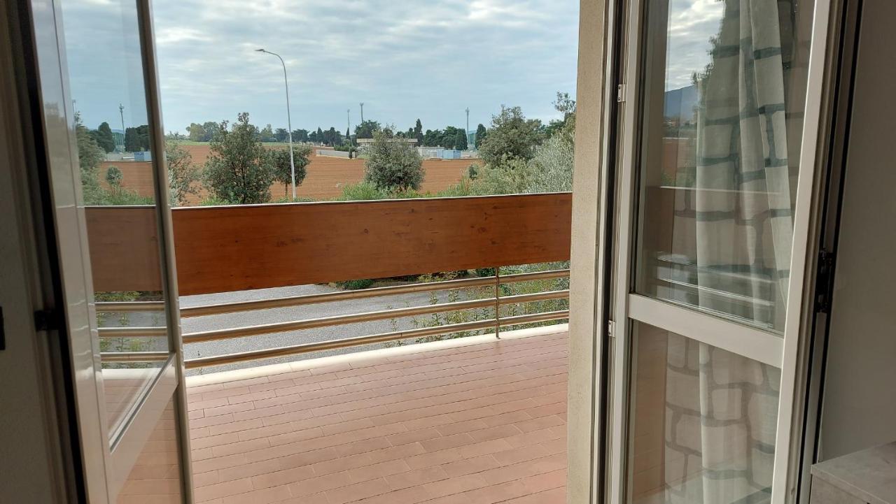Appartamento Santa Costanza Con Piscina 산빈첸초 외부 사진