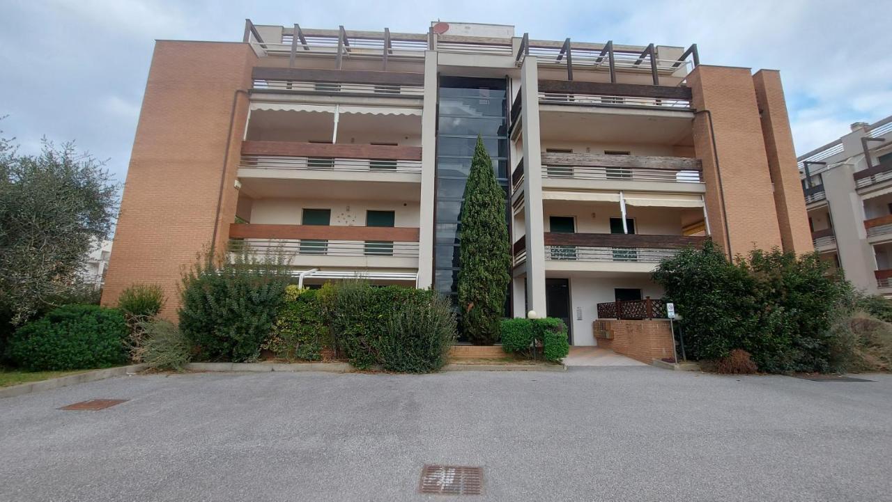 Appartamento Santa Costanza Con Piscina 산빈첸초 외부 사진